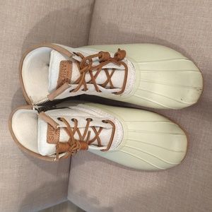 Women's Sperry duck boots 6.5, white and pink